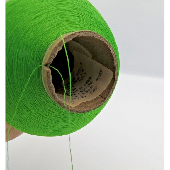 Burke Mills VTG 80s Brt Poly Kelly Green Embroidery Thread Cone  135/2 645Grs - Picture 2 of 3